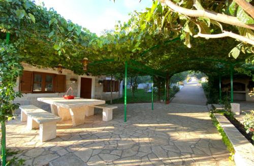 Stankovci Villa | Stone Holiday Homes Stankovci with pool and Mediterranean gardens