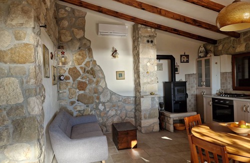 Kastel Luksic House | Stone house Angelo - Peace oasis with pool