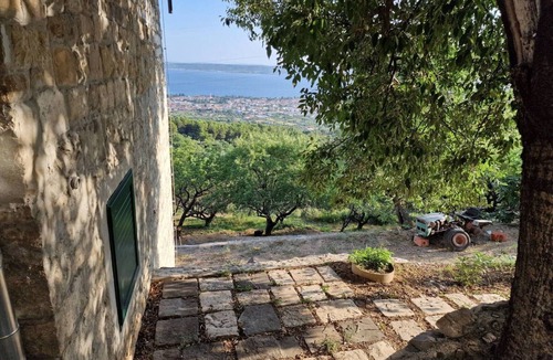 Kastel Luksic House | Stone House Bay View Kaštela - Two Bedroom House with Pool
