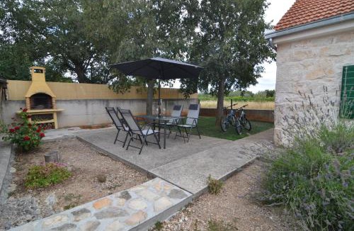 Drnis House | Stone House