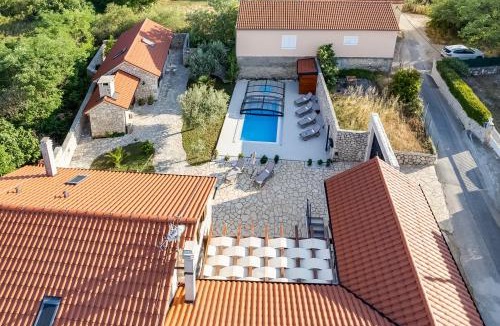 Lovinac Apartment | Stone House