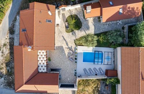 Lovinac Apartment | Stone House