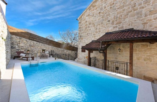 Pakostane Villa | Stone Villa Aura with pool