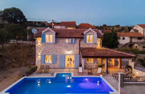 Pakostane Villa | Stone Villa Cara d Oro - Heated Infinity Pool & Views