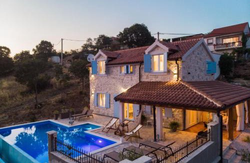 Pakostane Villa | Stone Villa Cara d Oro - Heated Infinity Pool & Views