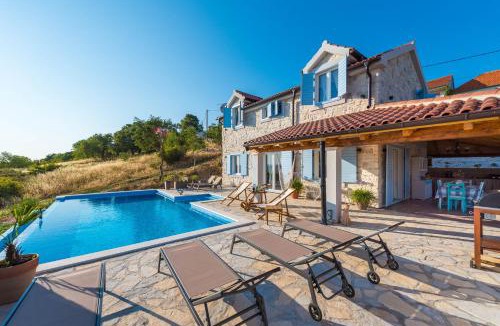 Pakostane Villa | Stone Villa Cara d Oro - Heated Infinity Pool & Views