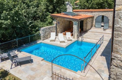 Lupoglav Apartment | Stone Villa Galant with Pool - Happy Rentals