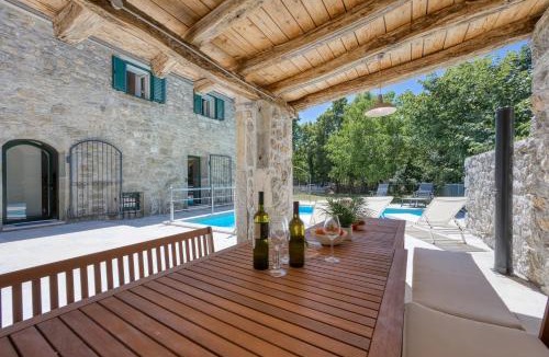 Lupoglav Apartment | Stone Villa Galant with Pool - Happy Rentals