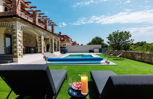 Cabrunici Villa | Stone villa with heated pool