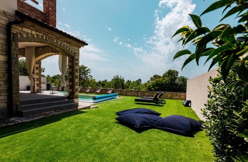 Cabrunici Villa | Stone villa with heated pool