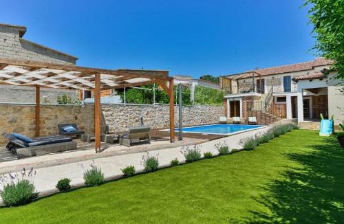 Galovac Villa | Stone villa with pool