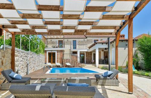 Galovac Villa | Stone villa with pool