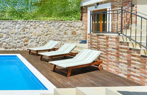 Galovac Villa | Stone villa with pool