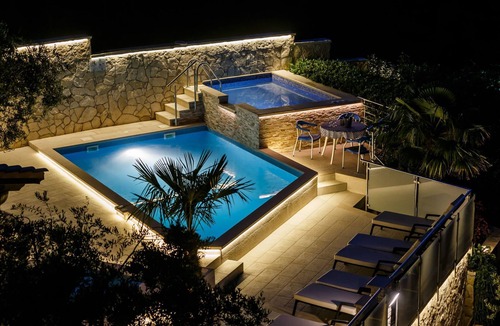 Razanj House | Strandnahes Ferienhaus mit Garten in Ražanj by Interhome