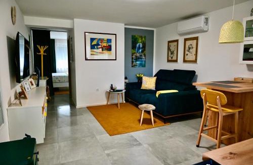 Karlovac Apartment | Studio Apartman UNA -self check in,free parking