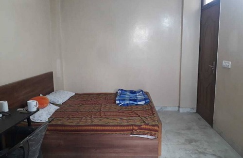 Malviya Nagar Apartment | Studio apartment overlooking Select City Walk Mall