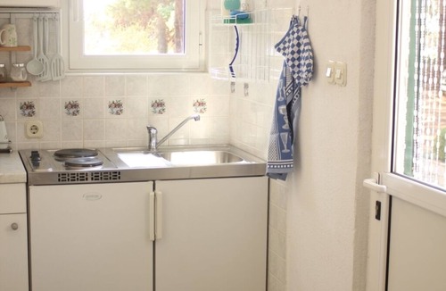 Veli Rat Apartment | Studio apartment in Veli Rat with Seaview, Balcony, Washing machine (882-1)