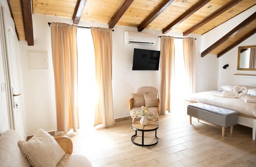 Kastel Novi Apartment | Studio apartment Milica in the stone house near the beach