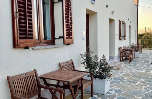 Izola Apartment | Studio Apartment with Terrace & Secure Parking