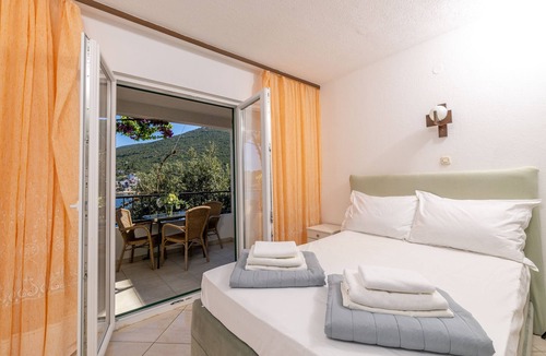 Pokrivenik Apartment | Studio flat near beach Cove Pokrivenik, Hvar (AS-10427-a)