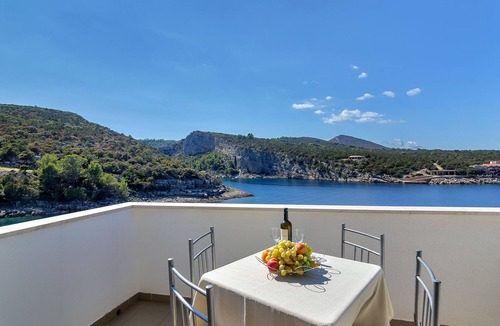 Pokrivenik Apartment | Studio flat near beach Cove Pokrivenik (Hvar) (AS-5231-d)