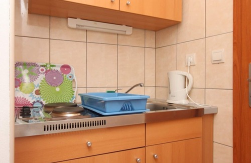Drvenik Apartment | Studio flat near beach Drvenik Donja vala (Makarska) (AS-6658-a)