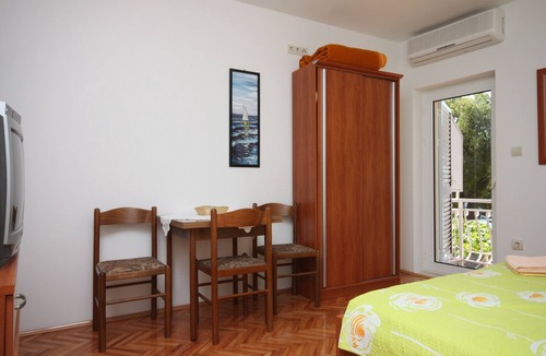 Drvenik Apartment | Studio flat near beach Drvenik Donja vala (Makarska) (AS-6658-a)