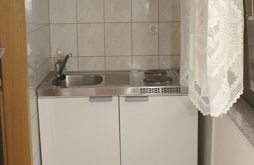 Dugi Rat Apartment | Studio flat near beach Orij, Omiš (AS-2810-a)
