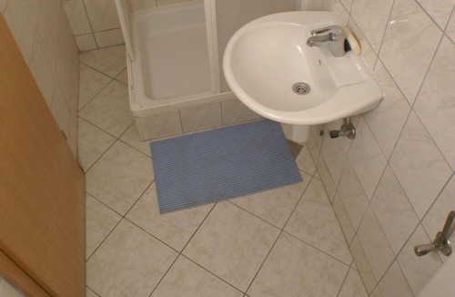 Dugi Rat Apartment | Studio flat near beach Orij, Omiš (AS-2810-a)