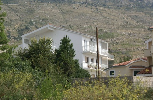 Dugi Rat Apartment | Studio flat near beach Orij, Omiš (AS-2810-a)