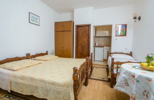 Arbanija Apartment | Studio flat near beach Arbanija, Čiovo (AS-18624-a)