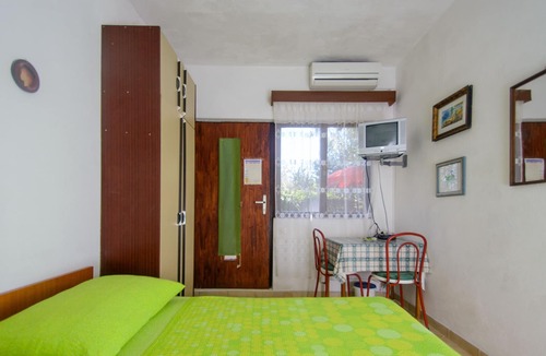 Arbanija Apartment | Studio flat near beach Arbanija, Čiovo (AS-18624-b)