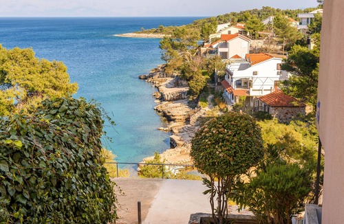 Vrbanj Apartment | Studio flat near beach Basina, Hvar (AS-11817-a)