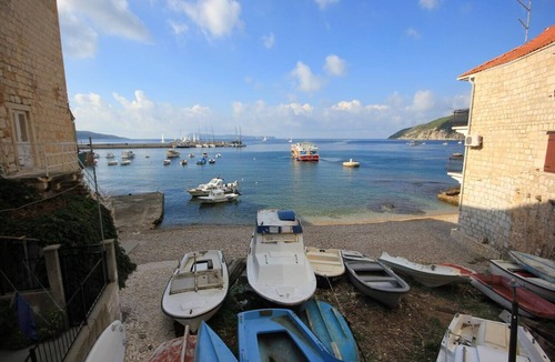 Komiza Apartment | Studio flat near beach Komiža, Vis (AS-3035-c)