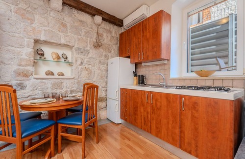 Komiza Apartment | Studio flat near beach Komiža, Vis (AS-3035-f)
