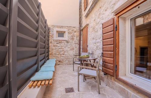Komiza Apartment | Studio flat near beach Komiža, Vis (AS-3035-f)