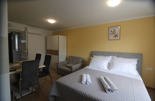 Betina Apartment | Studio flat with air-conditioning Betina, Murter (AS-21840-b)