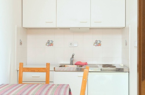 Dugi Rat Apartment | Studio flat with air-conditioning Mali Rat, Omiš (AS-18485-d)