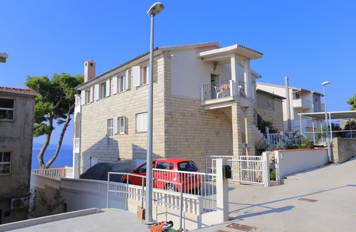 Dugi Rat Apartment | Studio flat with air-conditioning Mali Rat, Omiš (AS-18485-d)