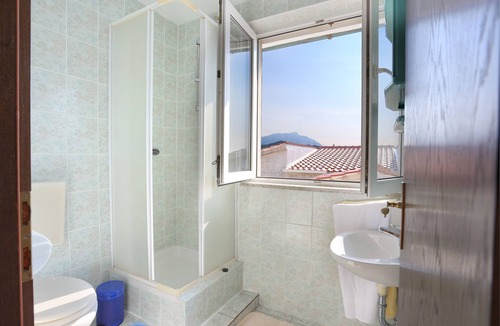 Dugi Rat Apartment | Studio flat with air-conditioning Mali Rat, Omiš (AS-18485-d)