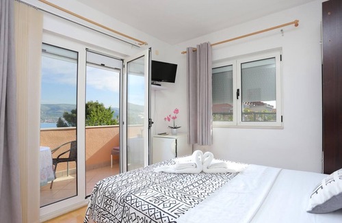 Okrug Donji Apartment | Studio flat with balcony and sea view Okrug Donji, Čiovo (AS-18796-c)