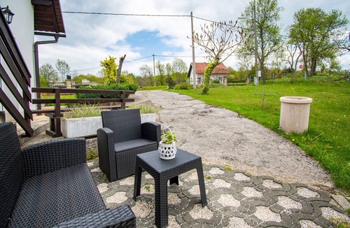 Lipovaca Dreznicka Apartment | Studio flat with terrace Lipovača, Plitvice (AS-19450-a)