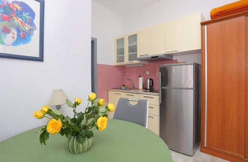 Razanj Apartment | Studio flat with terrace and sea view Ražanj, Rogoznica (AS-4322-a)