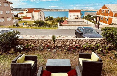 Vidalici Apartment | Studio flat with terrace and sea view Vidalići, Pag (AS-24330-a)