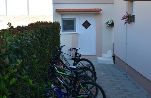 Kozino Apartment | Studio flat with terrace and sea view Kožino, Zadar (AS-5893-a)