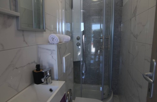 Betina Apartment | Studio flat with terrace and sea view Betina, Murter (AS-21840-a)