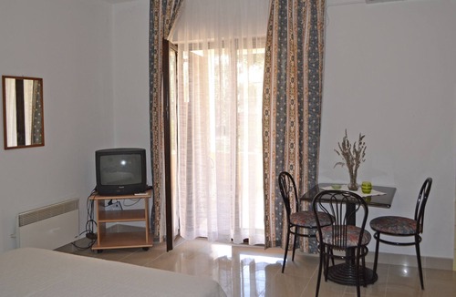 Ugljan Apartment | Studio flat with terrace Ugljan (AS-8241-a)
