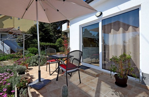 Suha Punta Apartment | Studio flat with terrace Suha Punta (Rab) (AS-17239-a)
