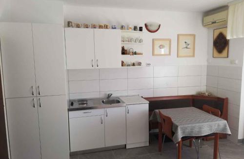 Novi Vinodolski Apartment | Studio in Novi Vinodolski 15343