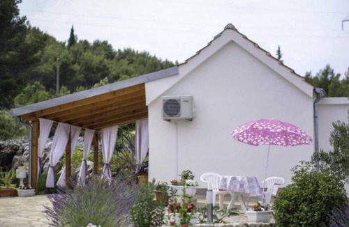 Raslina Apartment | Studio in Raslina near Krka River and Beaches
